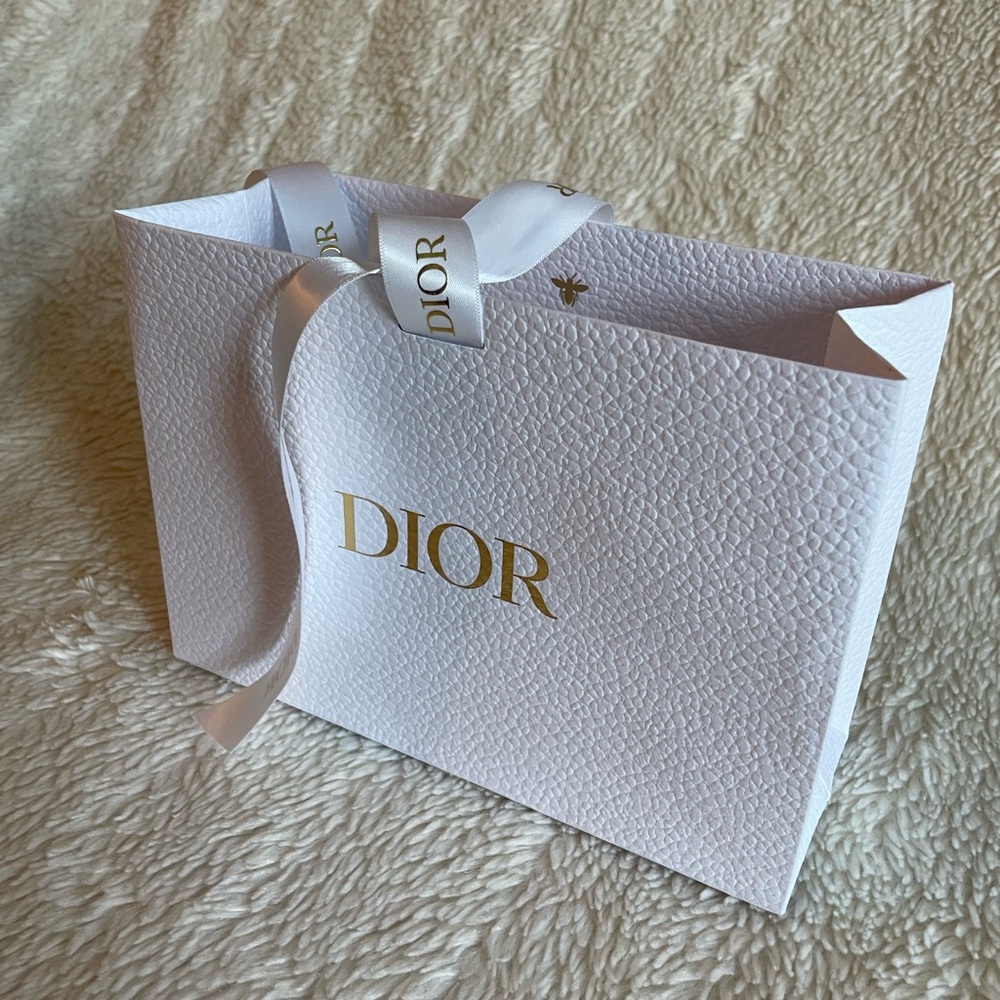 Dior Glossy Red Cosmetic Case - Picture 11 of 13